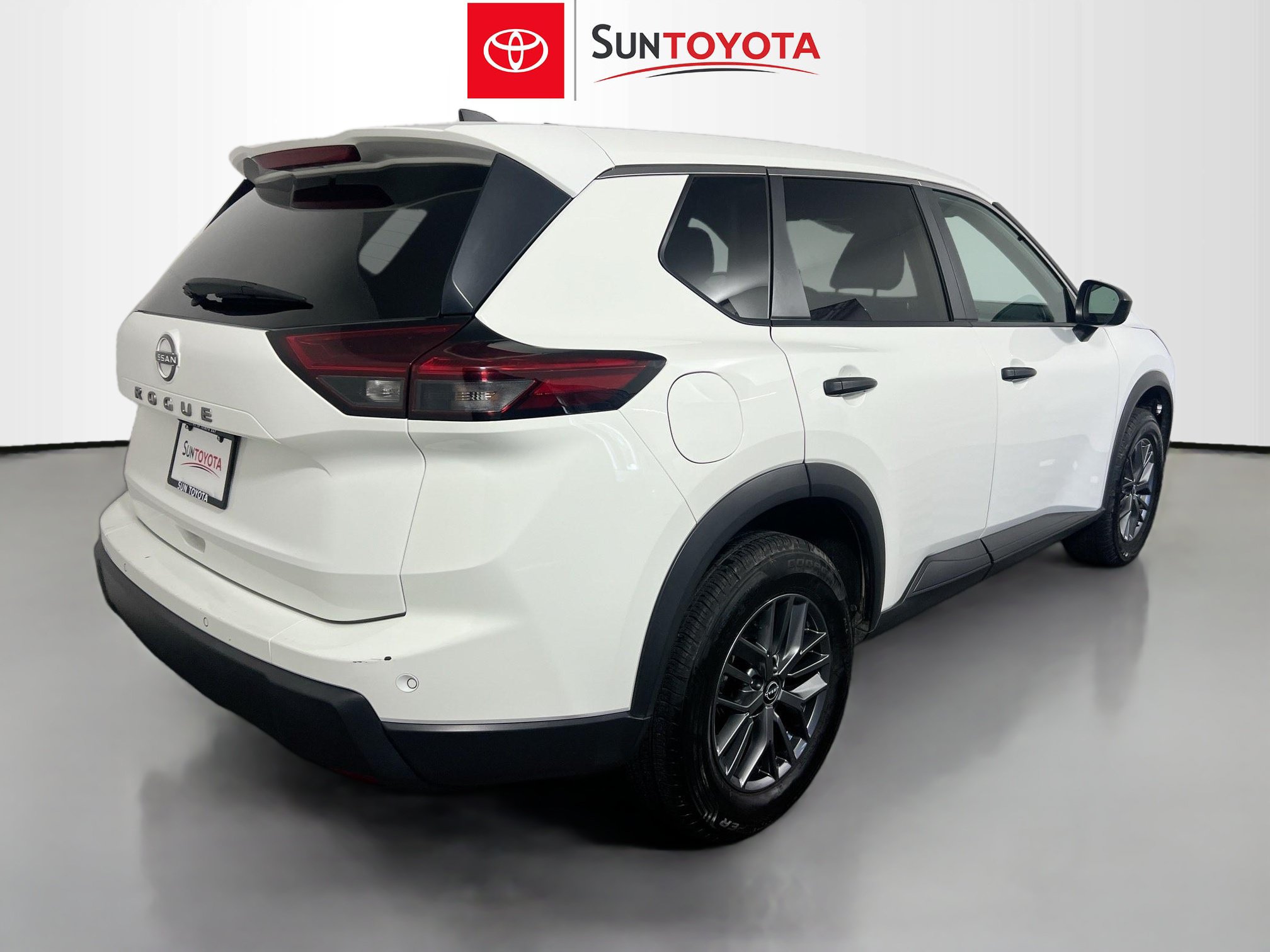 Used 2024 Nissan Rogue S FWD image 4