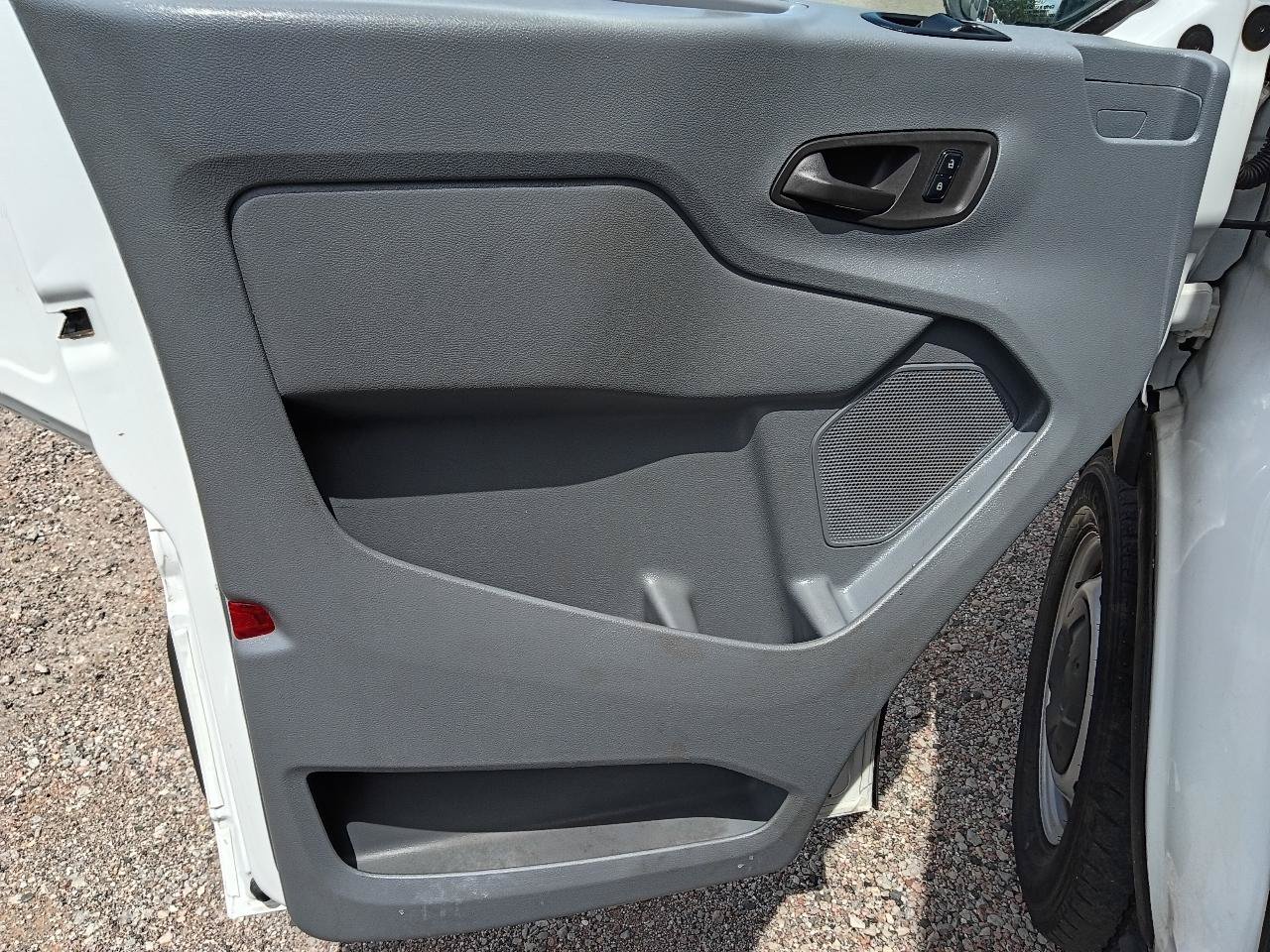 Used 2015 Ford Transit 150 XL RWD image 9