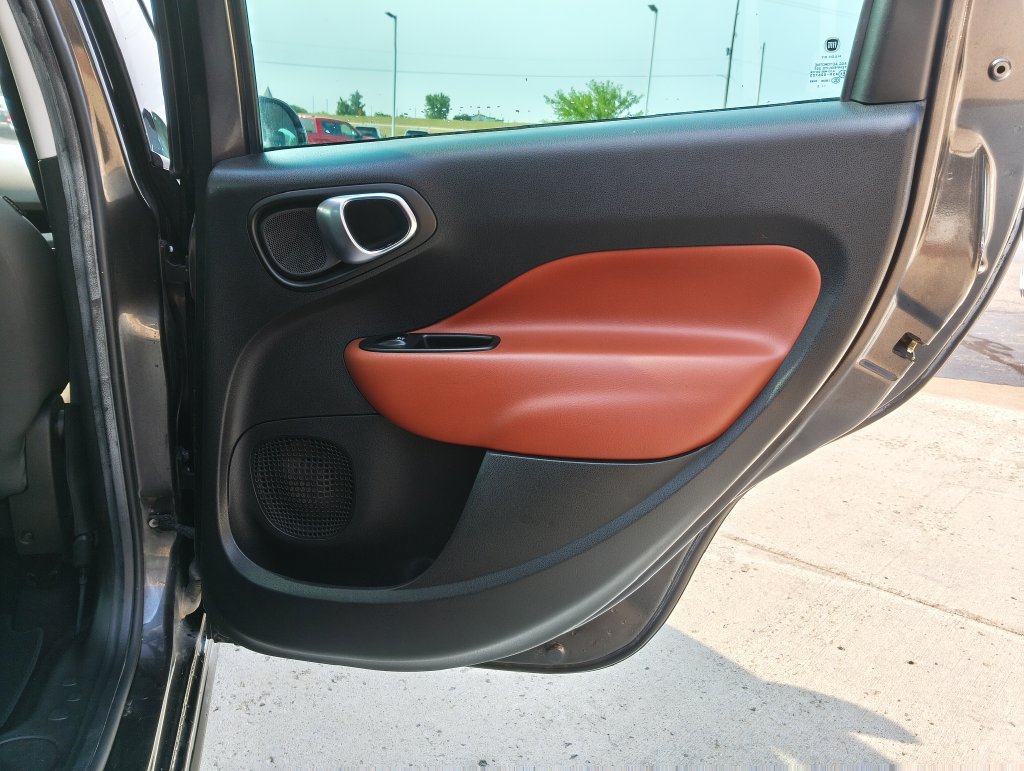 Used 2014 FIAT 500L Trekking w/ Popular Equipment Group FWD image 15