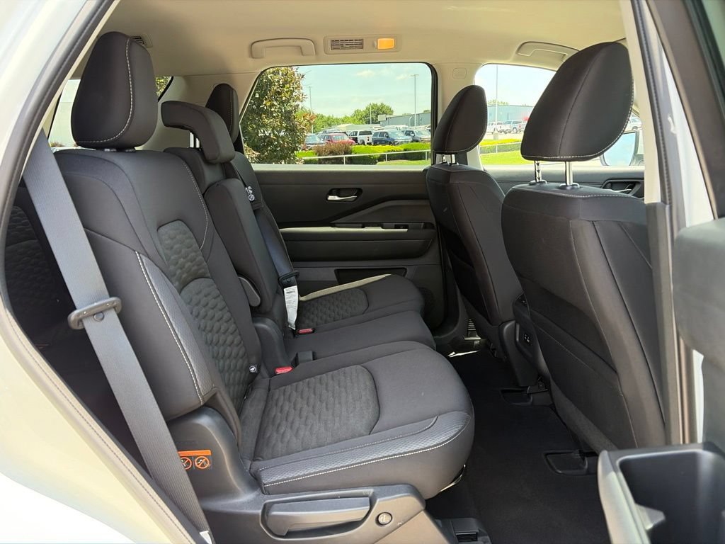 Used 2022 Nissan Pathfinder SV AWD/4WD image 32