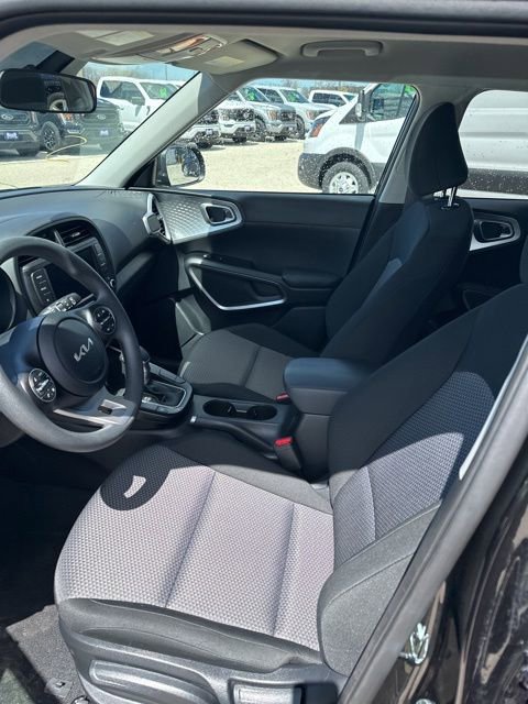 Used 2025 Kia Soul LX w/ LX Technology Package FWD image 9
