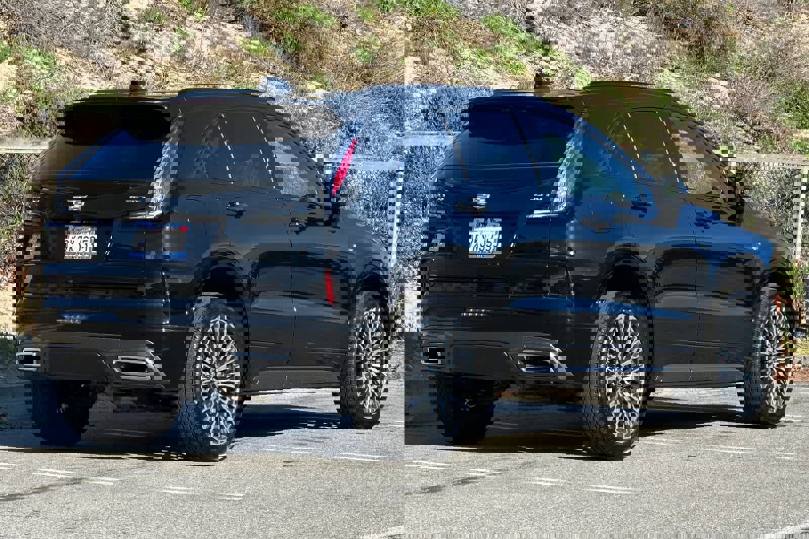 Used 2024 Cadillac XT4 Sport image 2