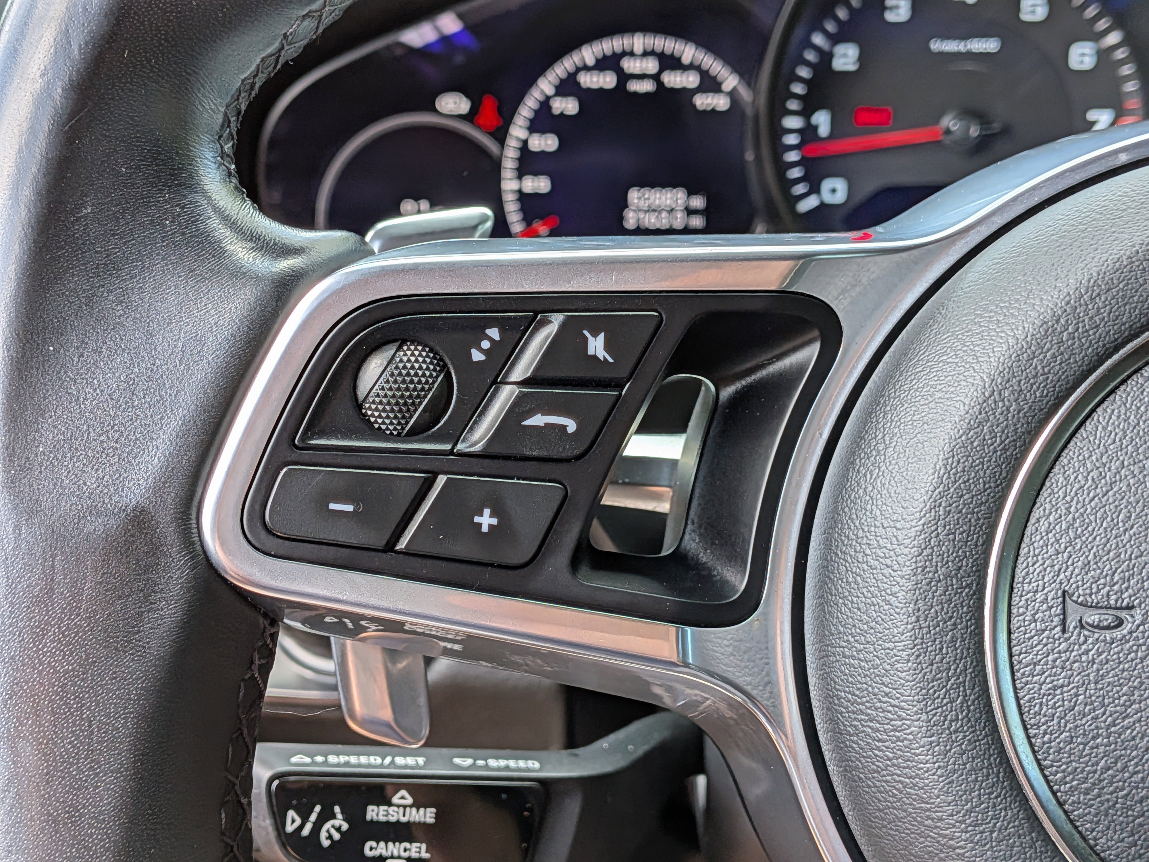 Used 2023 Porsche Cayenne AWD/4WD image 24