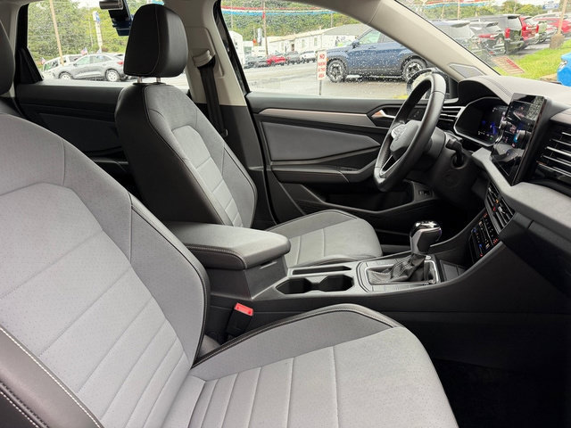 Used 2025 Volkswagen Jetta SE FWD image 10