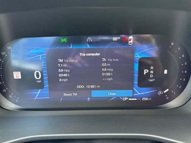 Certified 2025 Volvo XC40 B5 Core AWD/4WD image 24