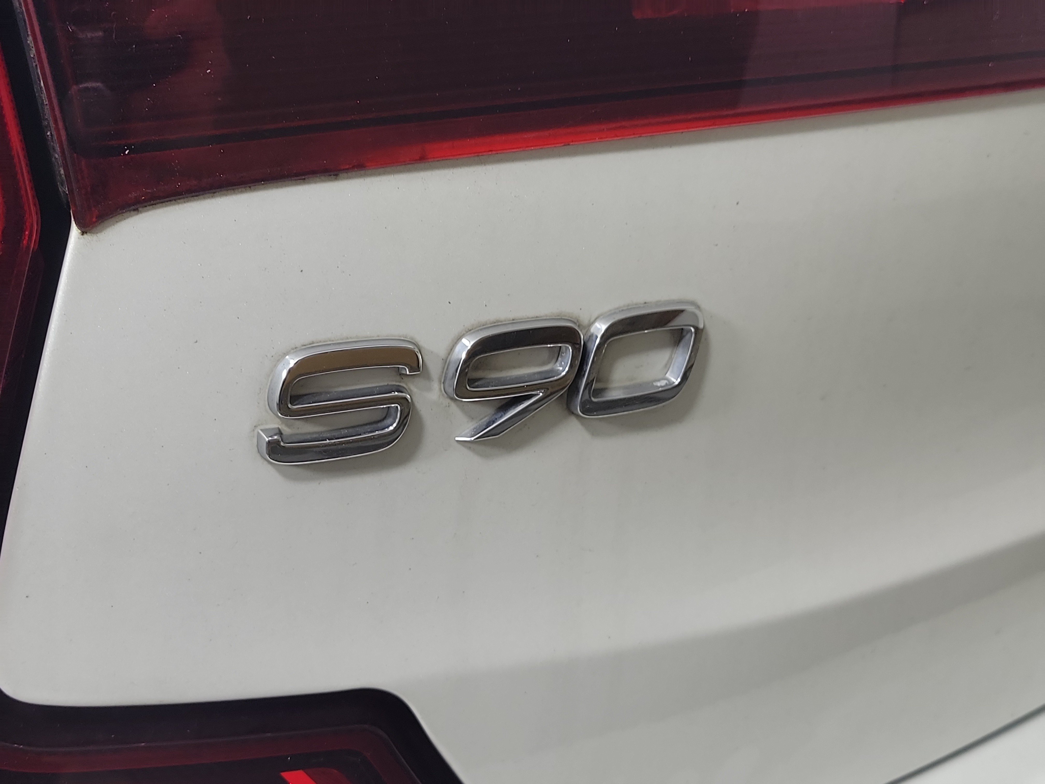 Used 2018 Volvo S90 T5 Momentum w/ Momentum Plus Package AWD/4WD image 7