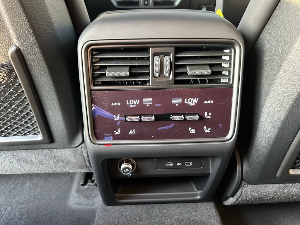 Certified 2026 Porsche Cayenne E-Hybrid Coupe AWD/4WD image 38