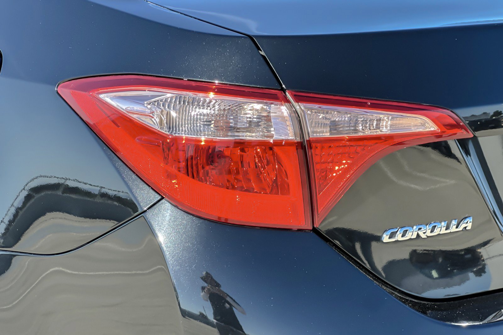 Used 2017 Toyota Corolla L w/ Carpet Mat Package (TMS) FWD image 24