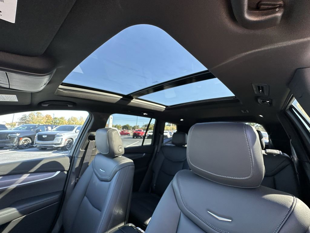 New 2025 Cadillac XT6 Luxury image 21