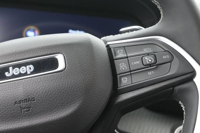 Used 2023 Jeep Grand Cherokee Altitude AWD/4WD image 29