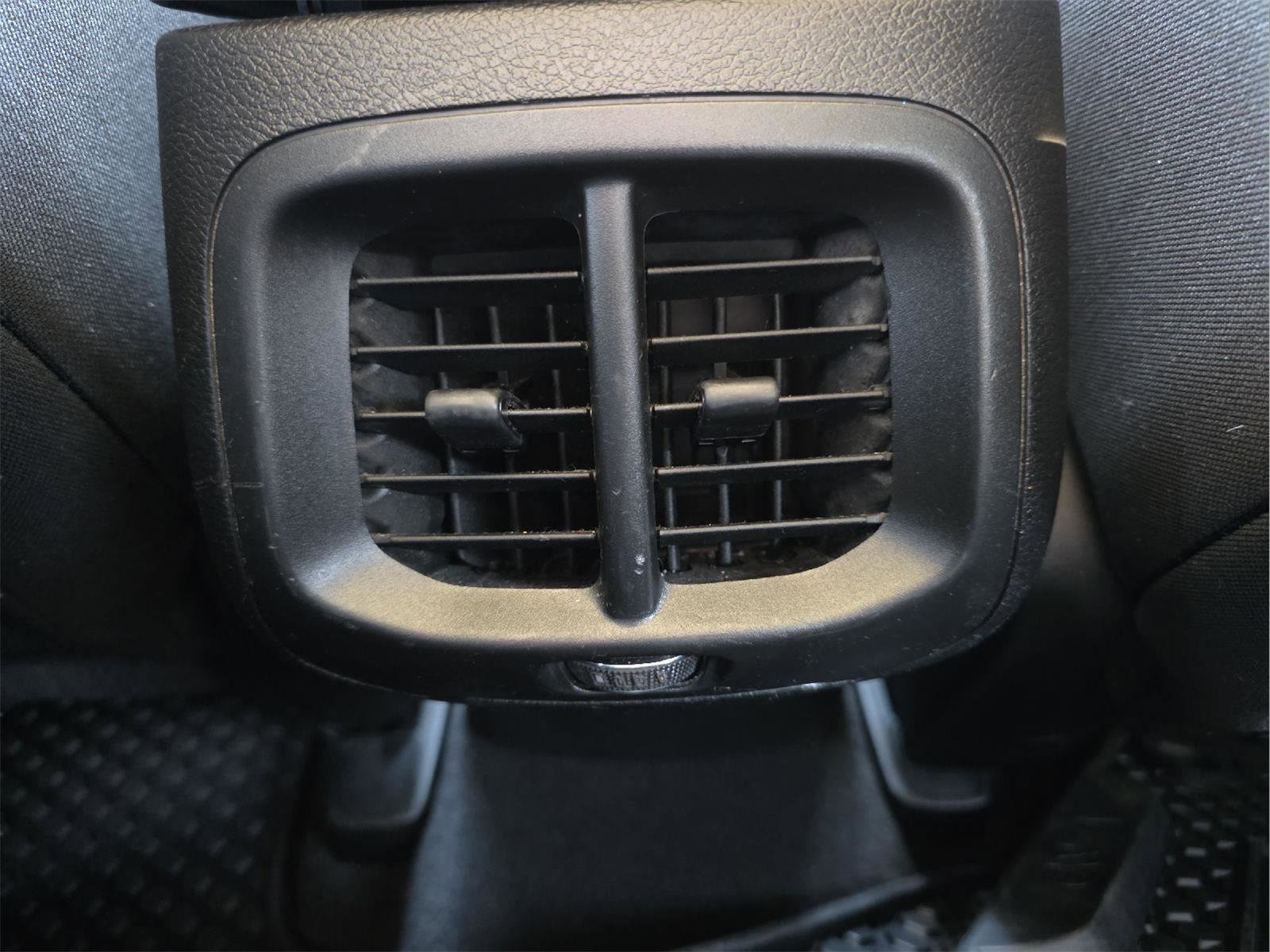 Used 2020 Jeep Cherokee Latitude w/ Cold Weather Group image 23