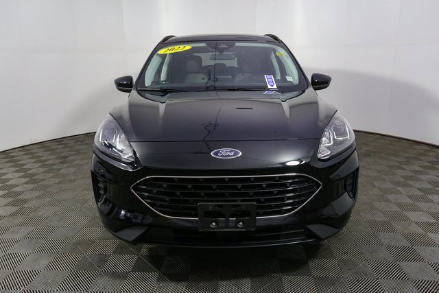 Used 2022 Ford Escape SE w/ SE Sport Appearance Package image 4