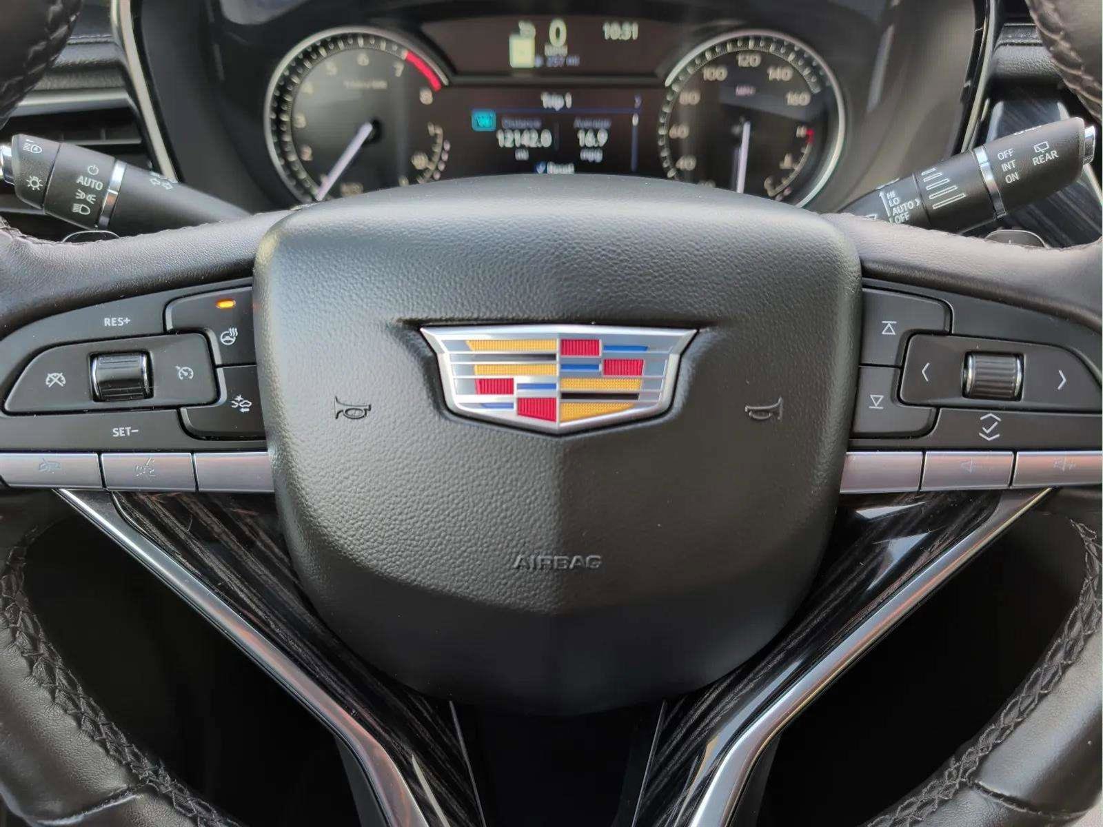 Used 2025 Cadillac XT6 Premium Luxury image 11