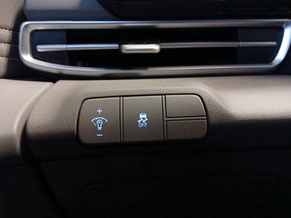Certified 2025 Hyundai Elantra Sport FWD image 19