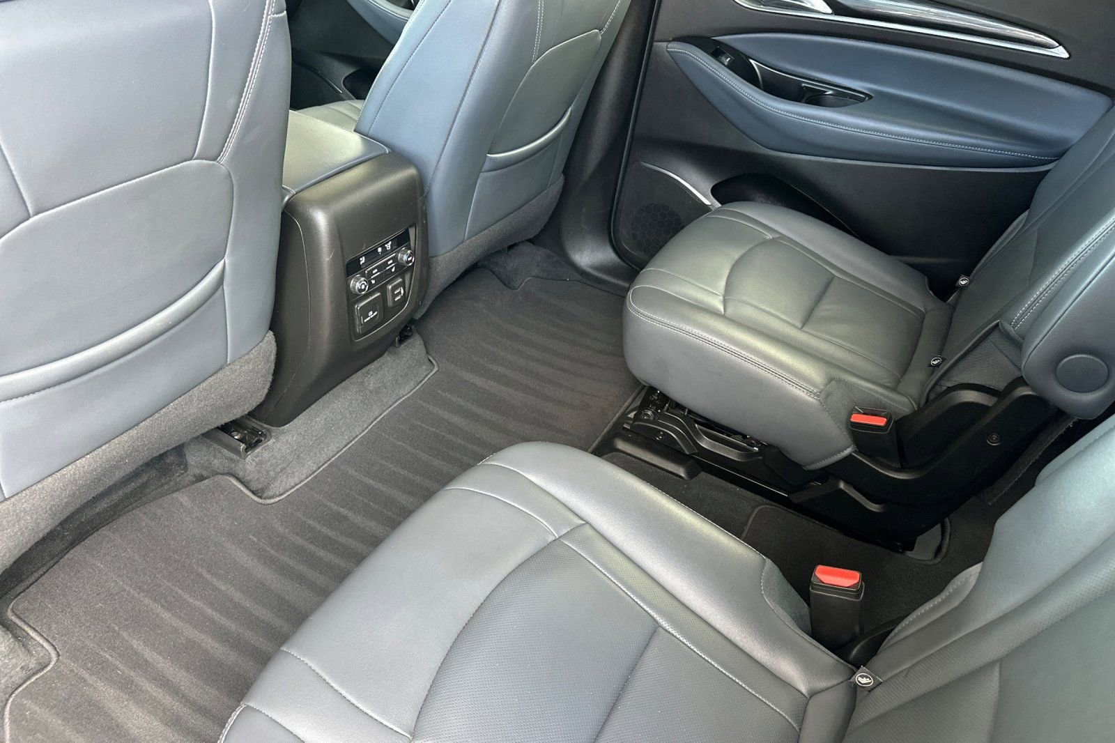 Used 2023 Buick Enclave Premium w/ Experience Buick Package image 11