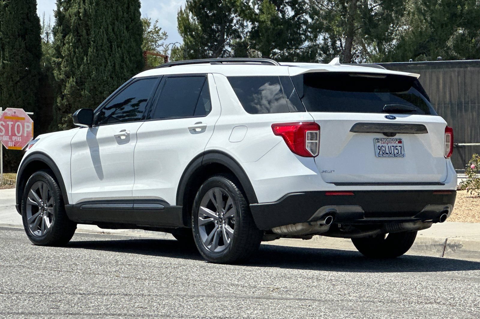 Used 2023 Ford Explorer XLT w/ Equipment Group 202A RWD image 6