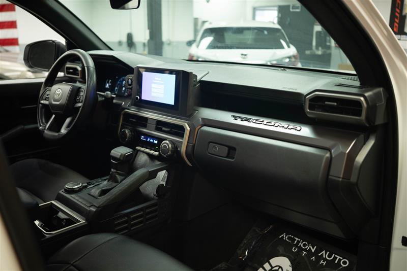 Used 2025 Toyota Tacoma SR5 AWD/4WD image 12