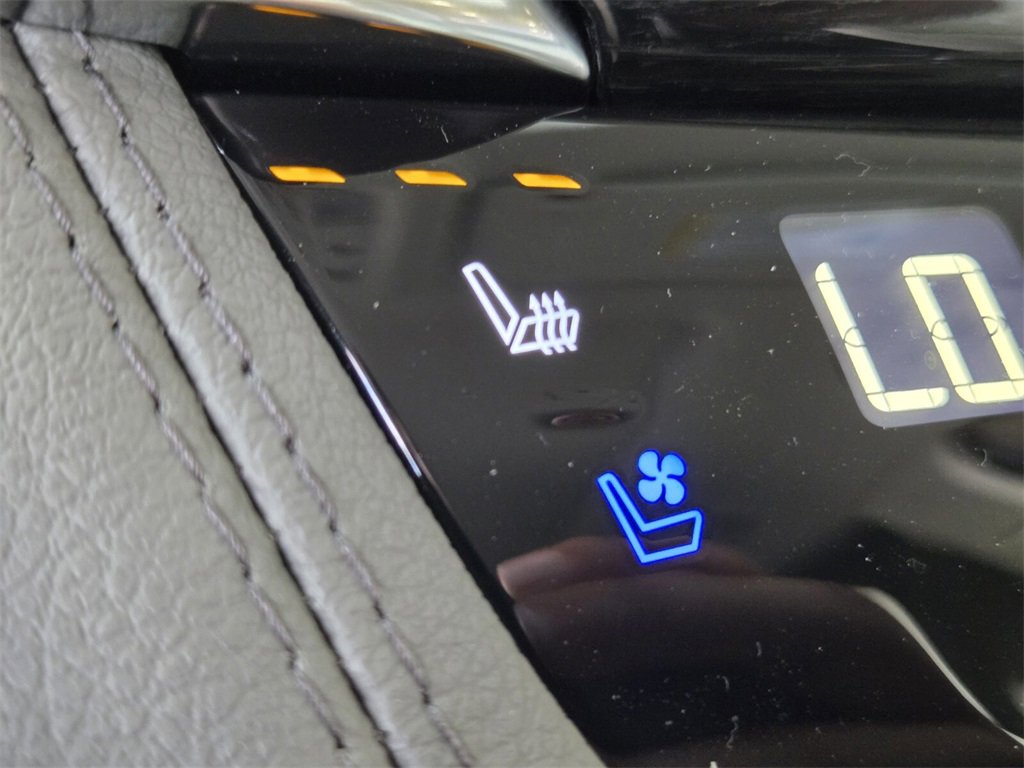 Used 2025 Cadillac XT6 Premium Luxury image 29