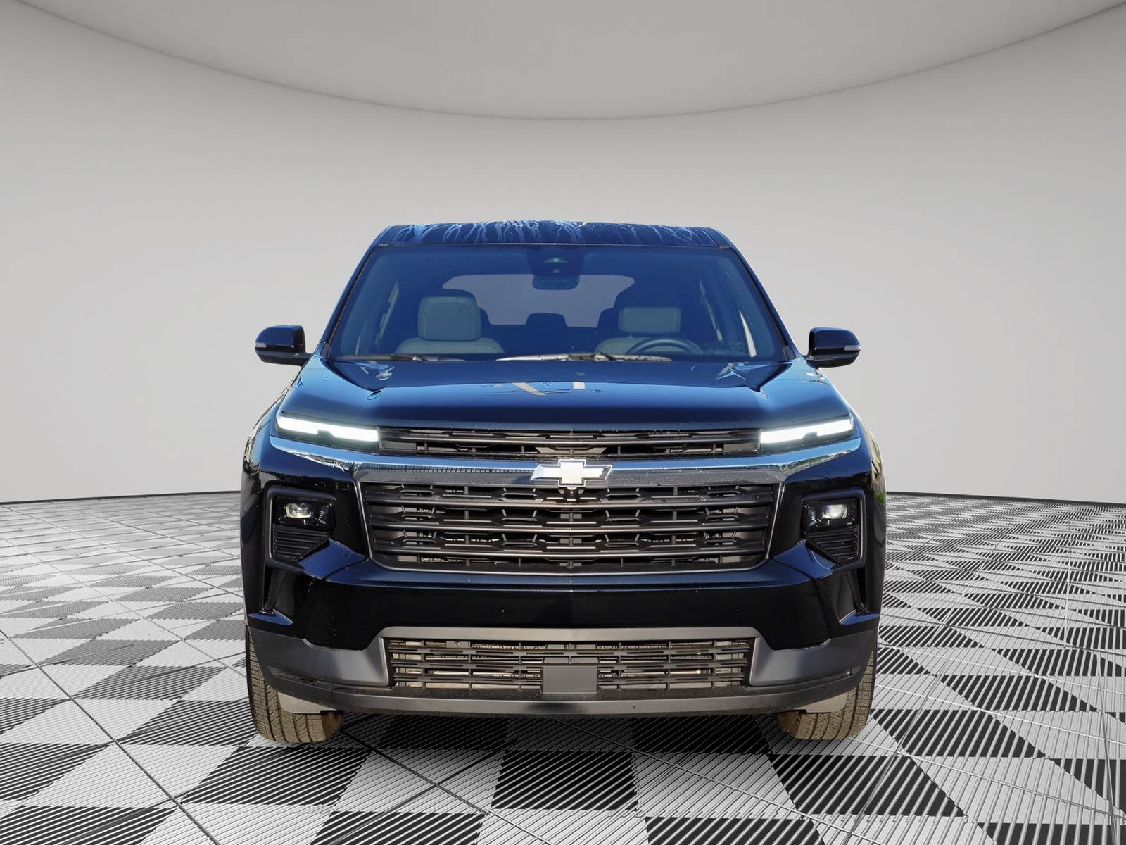 Used 2024 Chevrolet Traverse LS AWD/4WD image 2