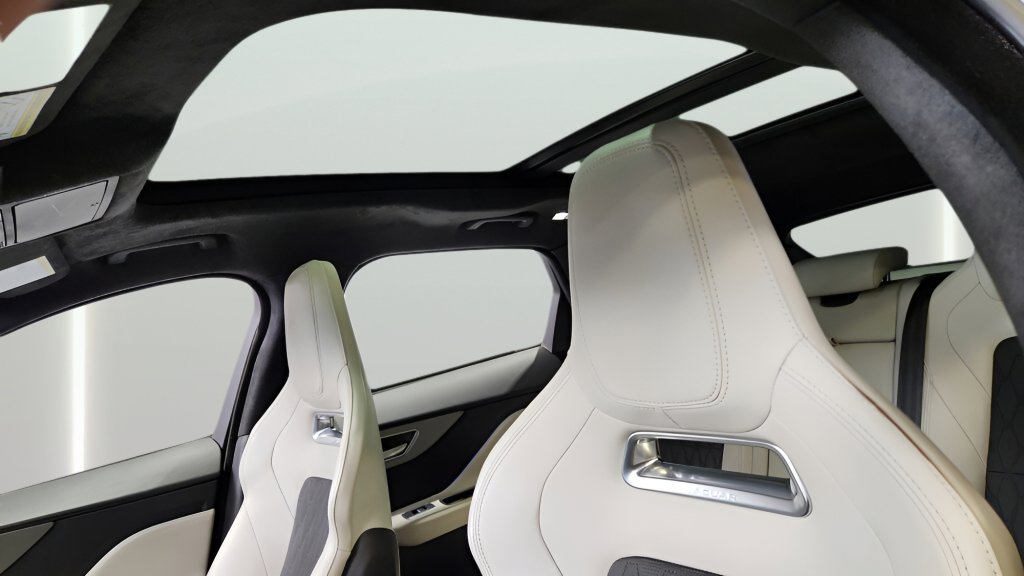 Used 2020 Jaguar F-PACE SVR image 23