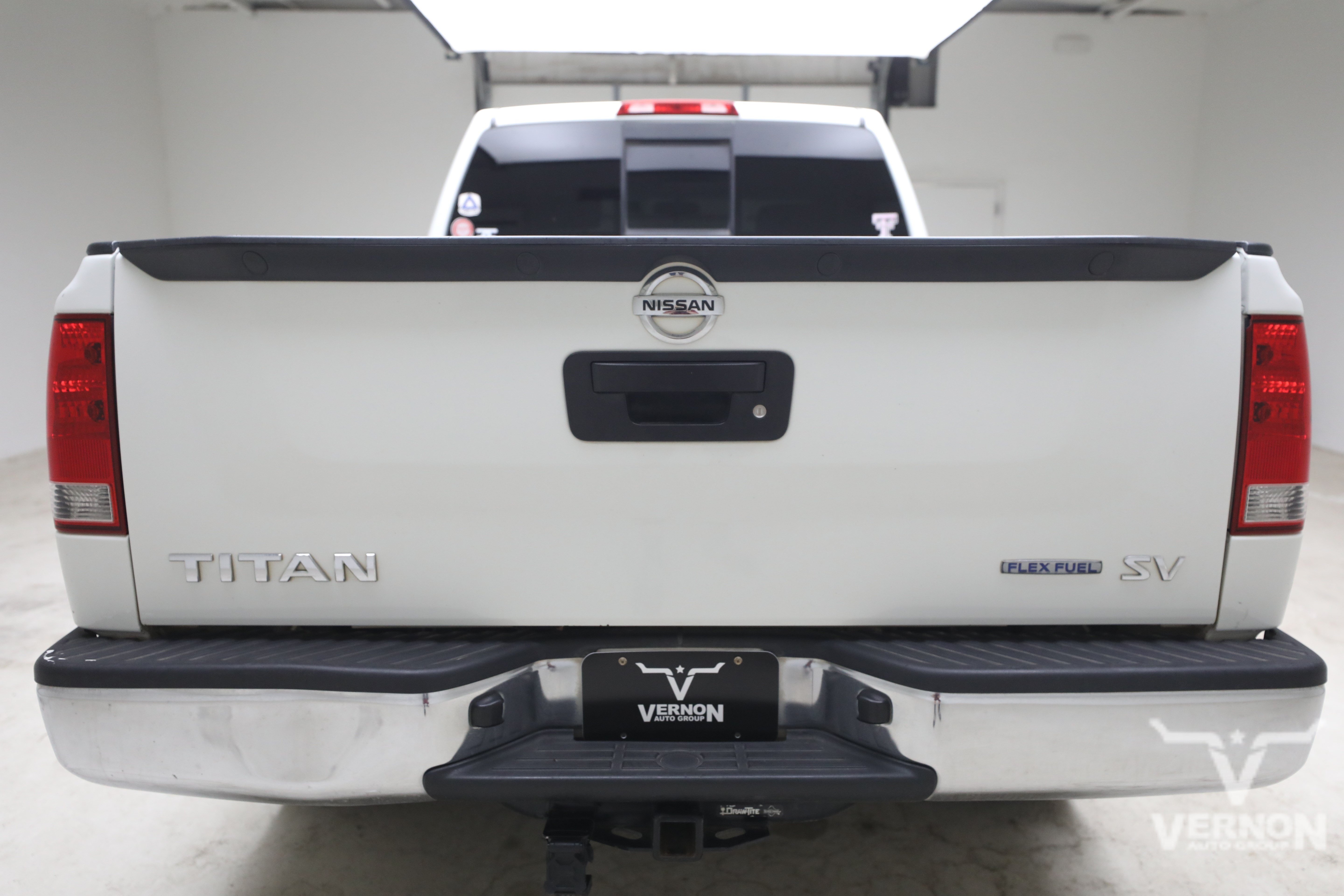 Used 2014 Nissan Titan SV RWD image 2