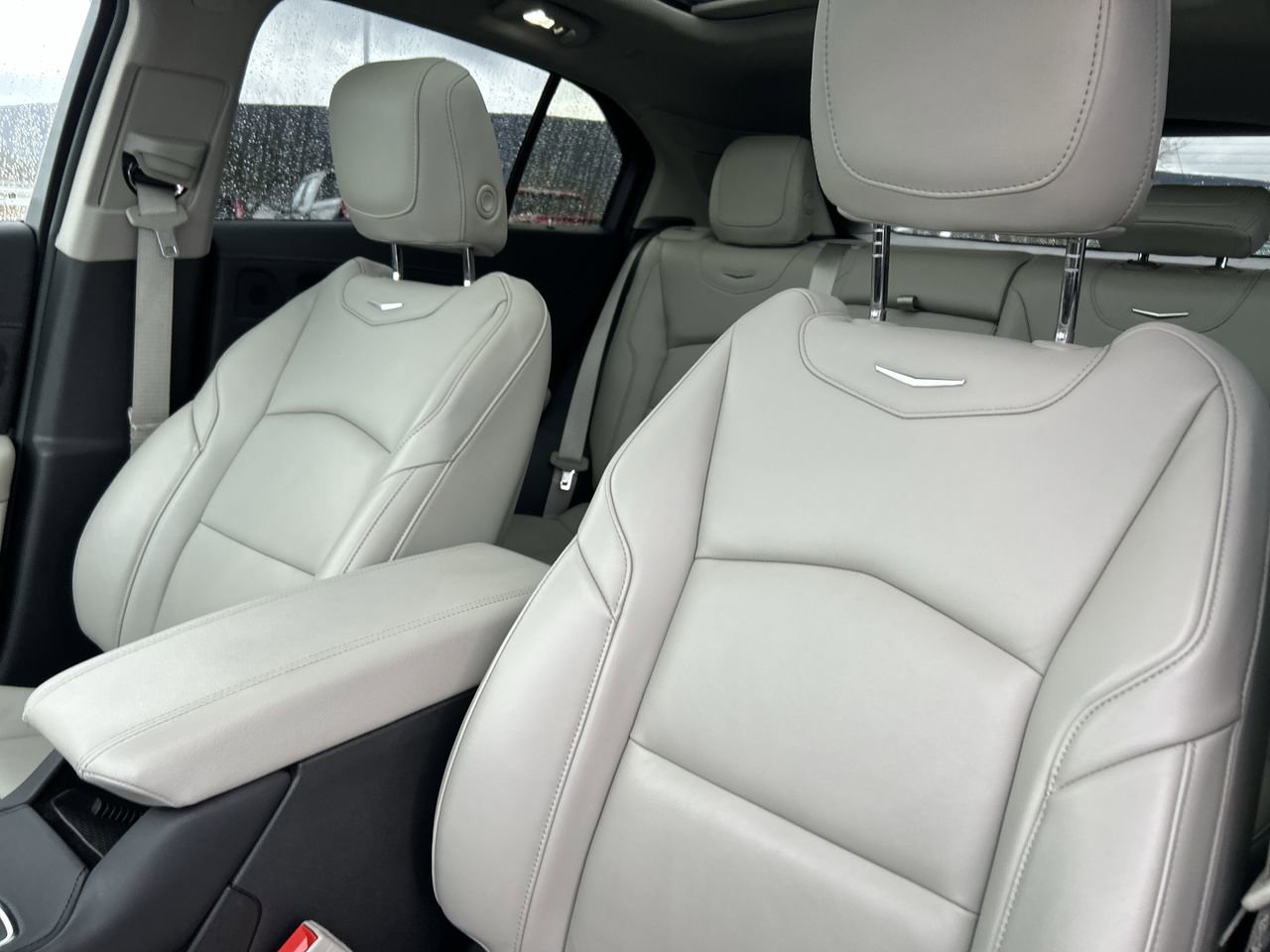 Used 2022 Cadillac XT4 Luxury w/ Cold Weather Package image 22