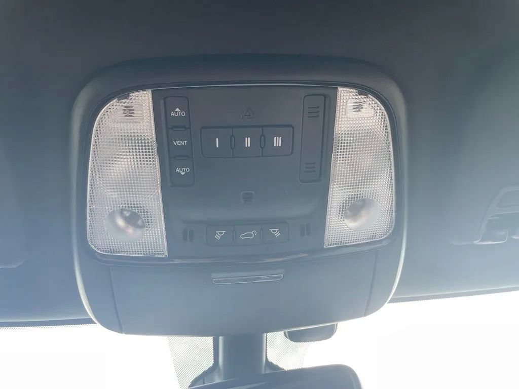 Used 2022 Dodge Durango R/T w/ Blacktop Package AWD/4WD image 25