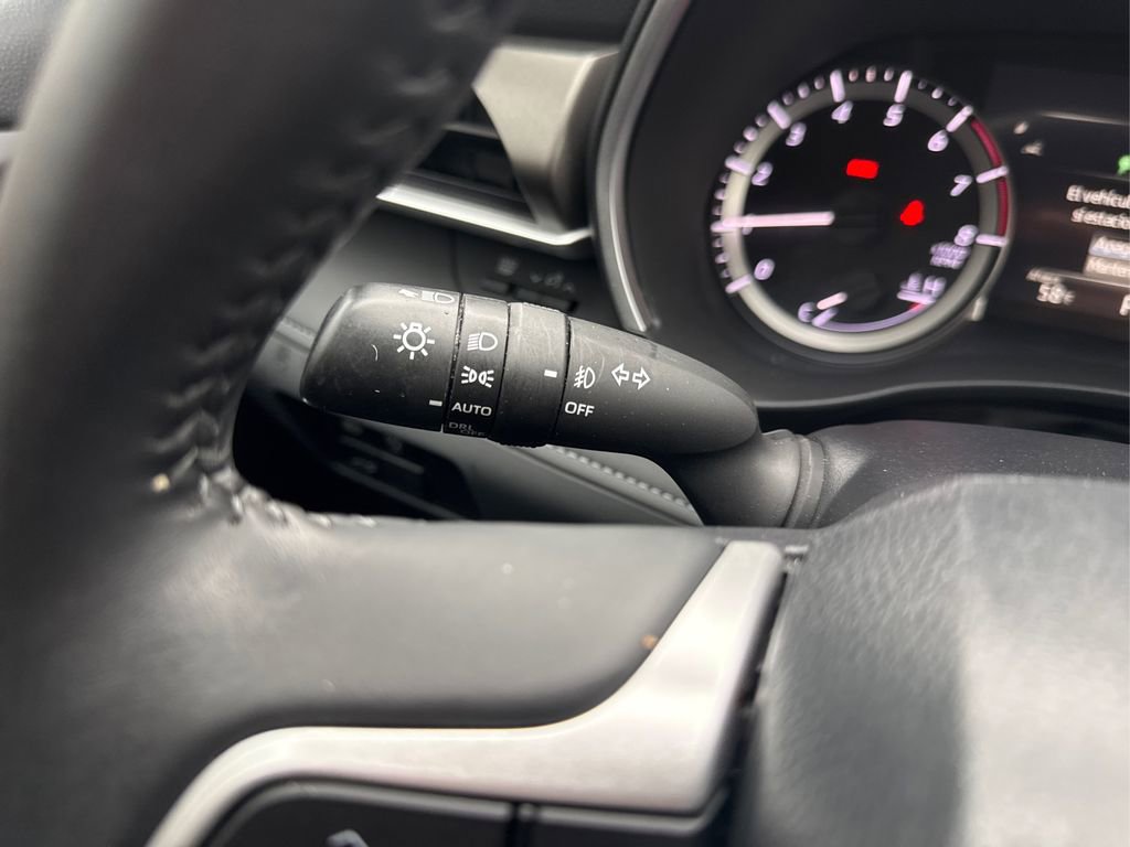 Used 2024 Toyota Highlander XLE image 25