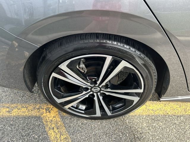 Used 2023 Nissan Sentra SR w/ SR Premium Package image 12