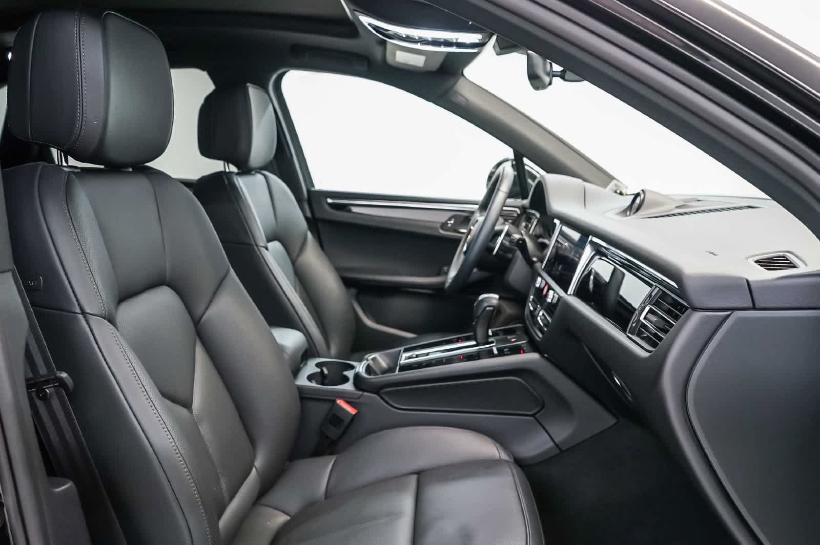 Certified 2026 Porsche Macan AWD/4WD image 22