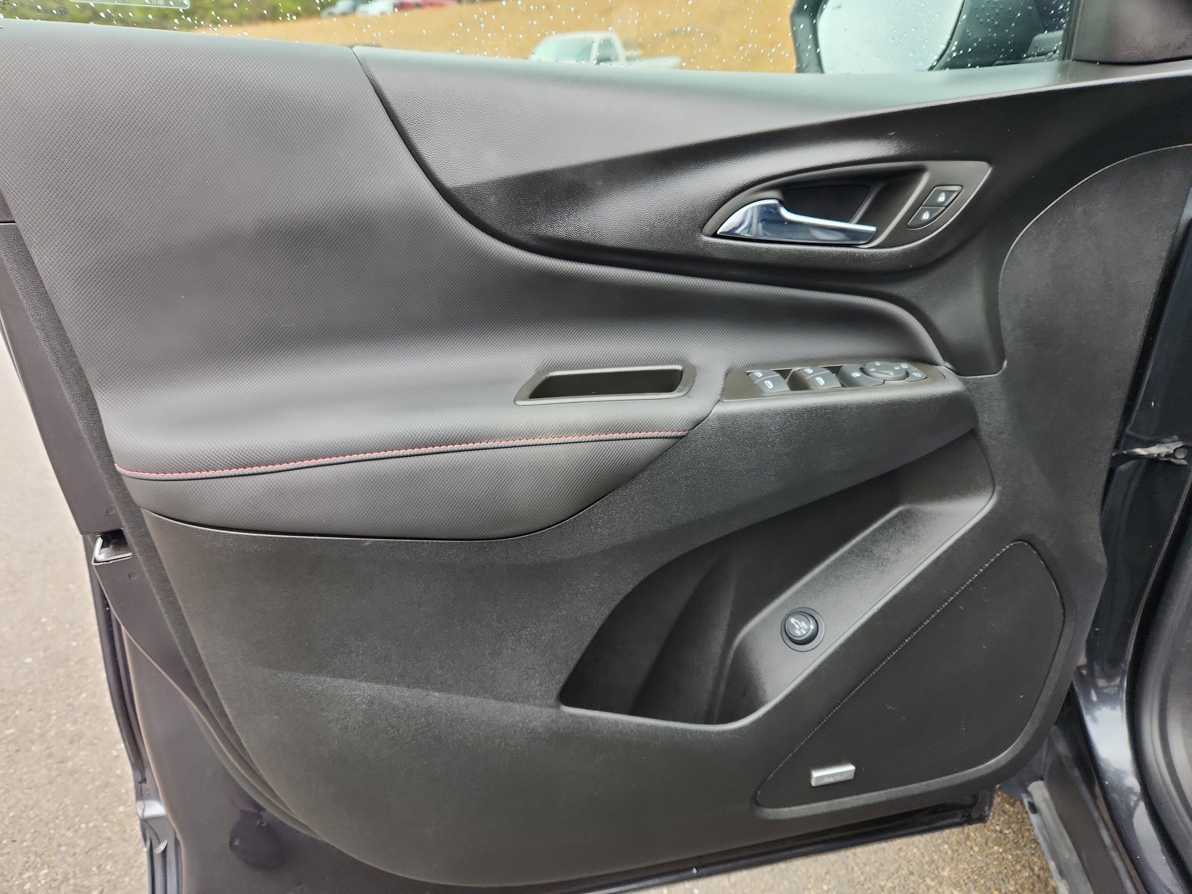 Used 2022 Chevrolet Equinox RS w/ RS Leather Package image 20