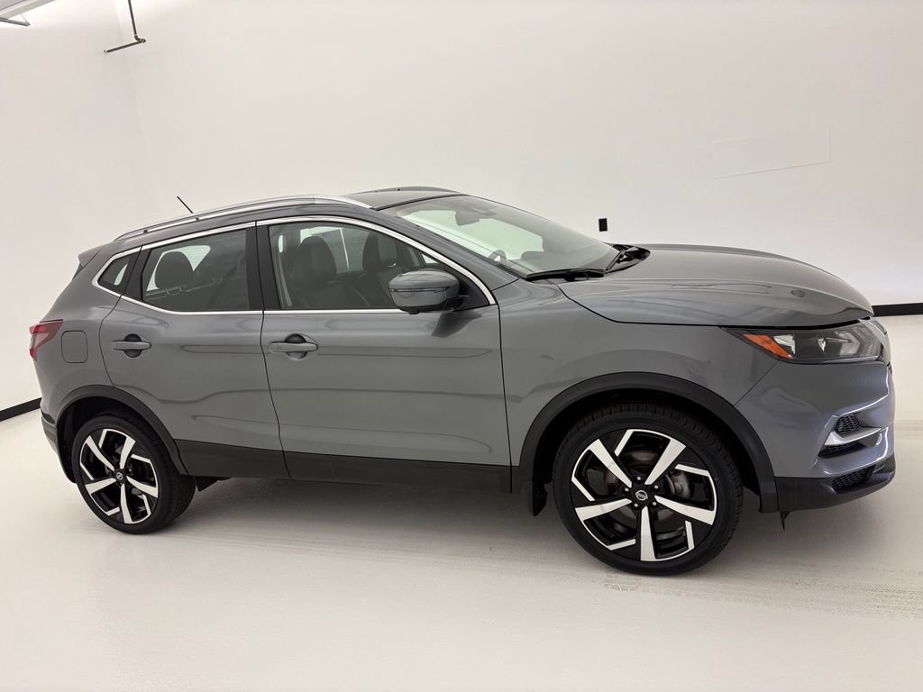 Used 2022 Nissan Rogue Sport SL AWD/4WD image 3