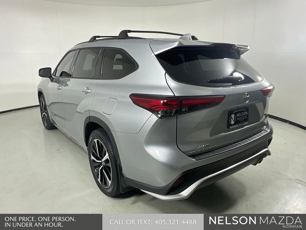 Used 2022 Toyota Highlander XSE FWD image 8