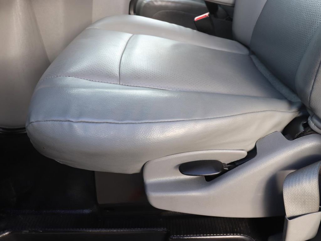 Certified 2022 Ford E-450 and Econoline 450 Super Duty w/ Power Windows & Locks Group image 19