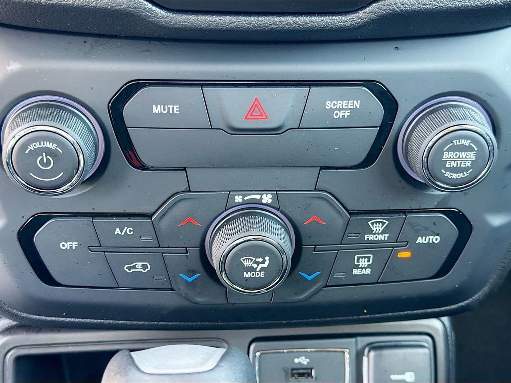 Used 2019 Jeep Renegade Latitude image 27