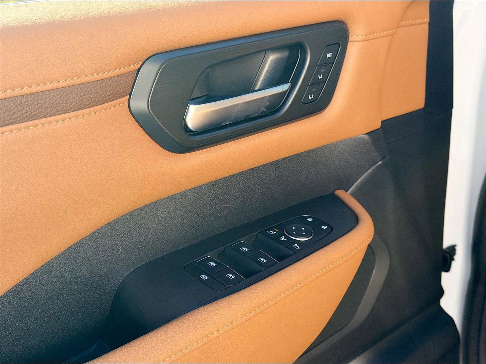 New 2026 Nissan Armada SL w/ Captain's Chari Seat Package image 18