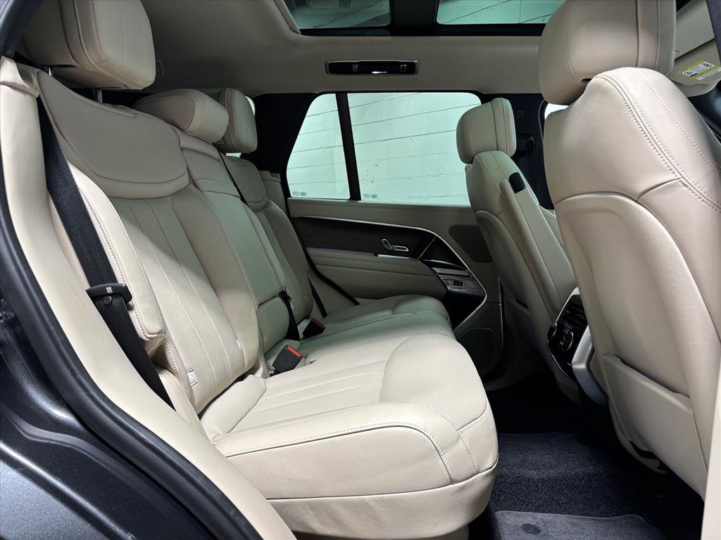 Used 2023 Land Rover Range Rover SE image 40