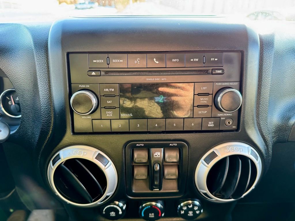 Used 2011 Jeep Wrangler Unlimited Sahara image 21