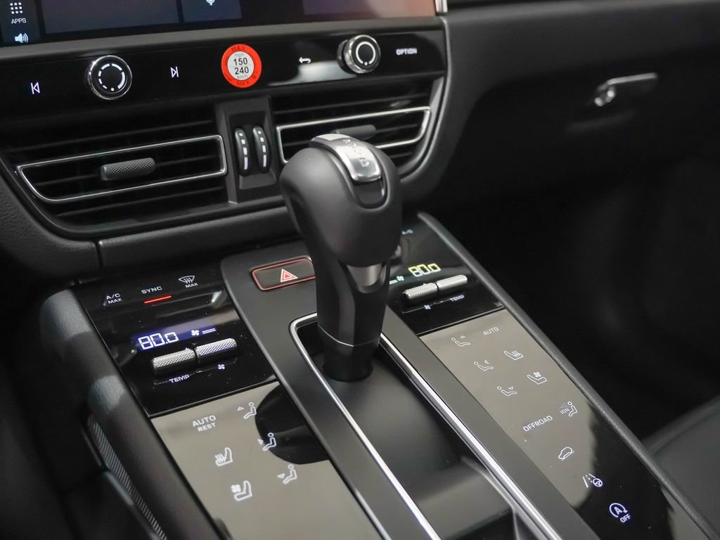 Used 2026 Porsche Macan image 21