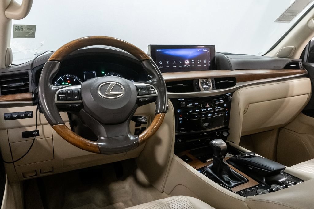 Used 2017 Lexus LX 570 4WD w/ Luxury Package image 7