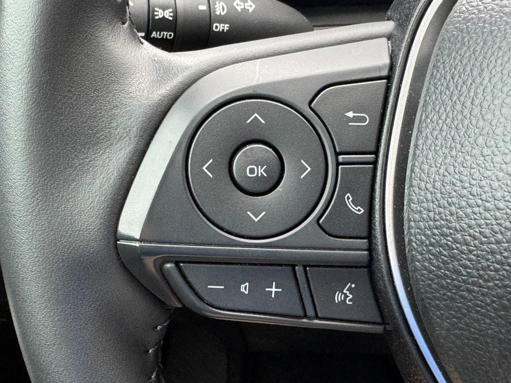 Used 2026 Toyota Corolla Cross XLE w/ Convenience Package FWD image 25