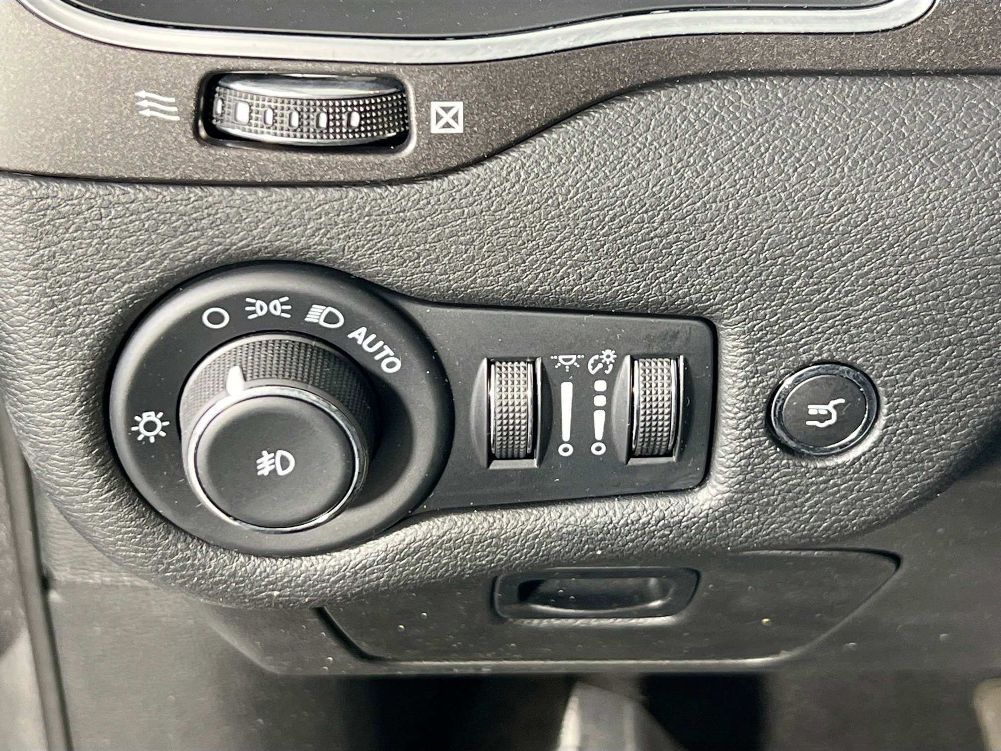 Used 2022 Jeep Cherokee Trailhawk w/ Sound & Nav Group image 10