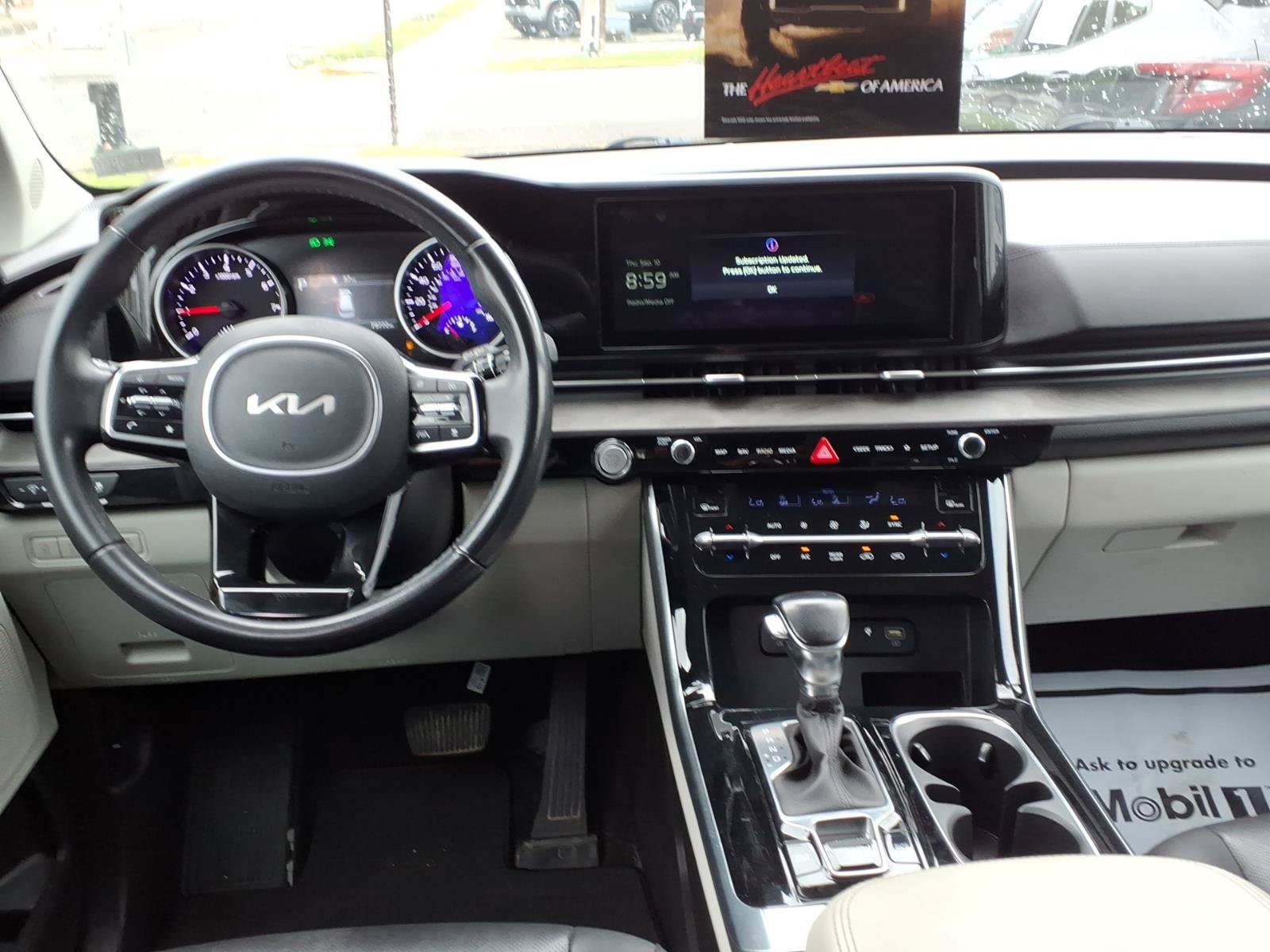 Used 2023 Kia Carnival EX FWD image 18
