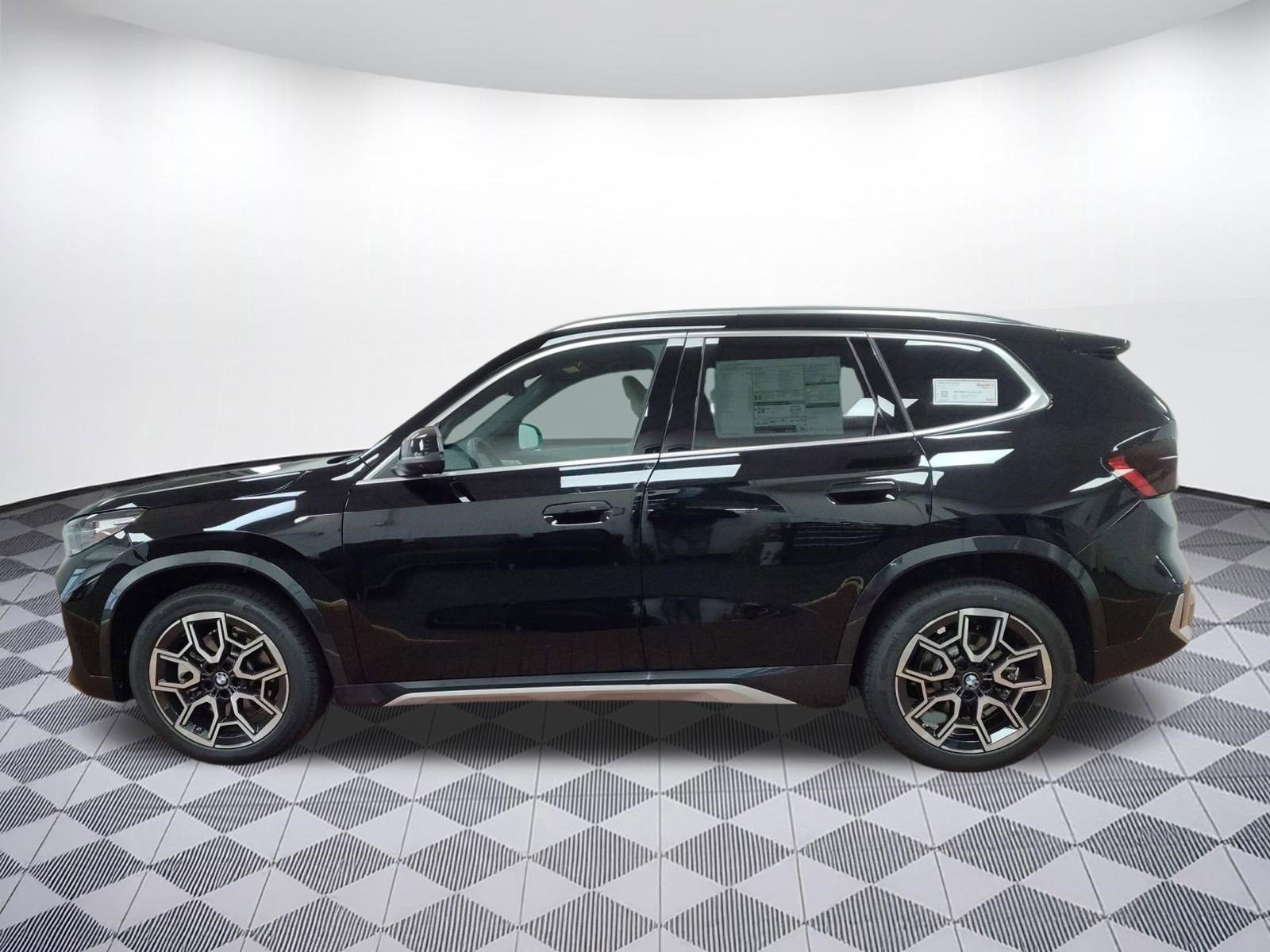 Used 2025 BMW X1 xDrive28i w/ Premium Package image 2