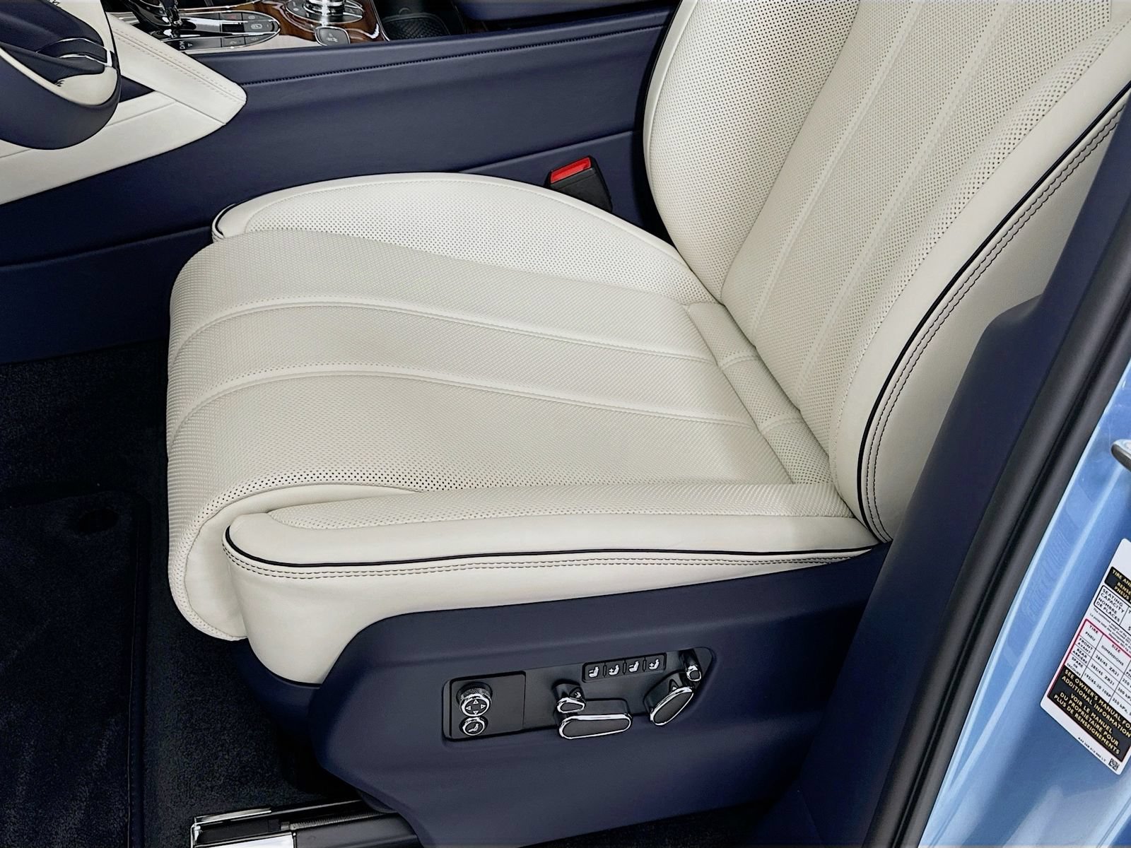 Certified 2025 Bentley Bentayga AWD/4WD image 19