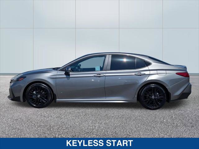 Used 2025 Toyota Camry SE w/ Convenience Package image 2