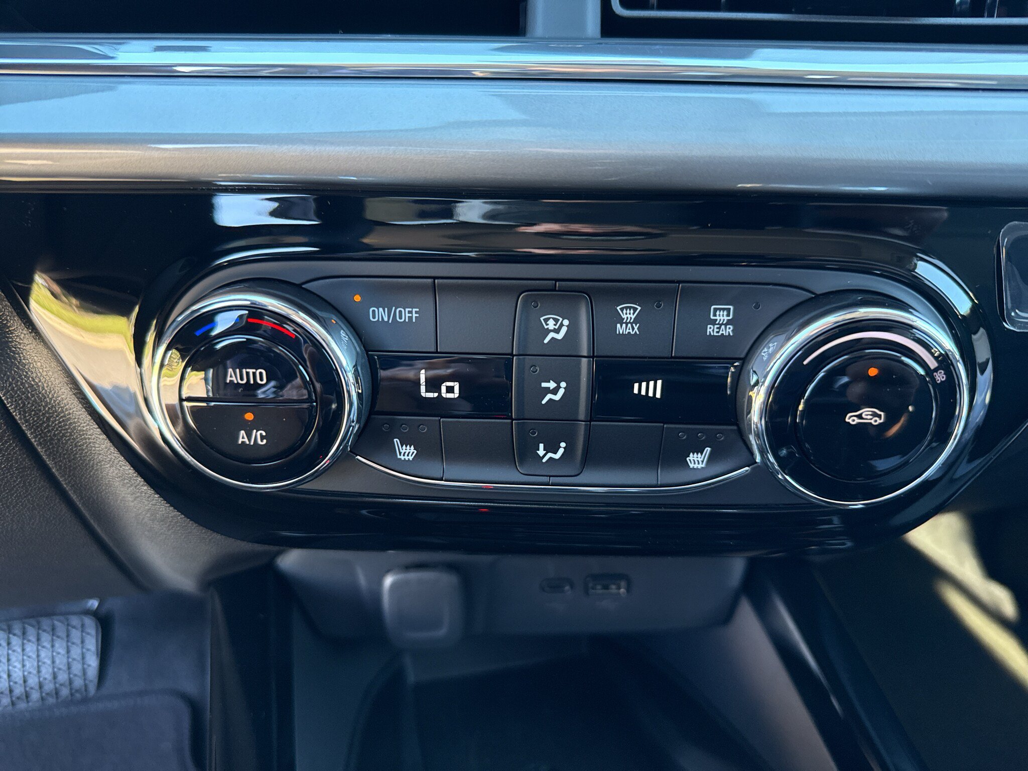 New 2026 Chevrolet Trax LT w/ Sunroof Package FWD image 13