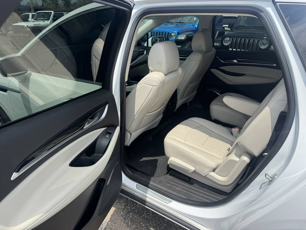 Used 2022 Buick Enclave Essence w/ Experience Buick Package FWD image 8