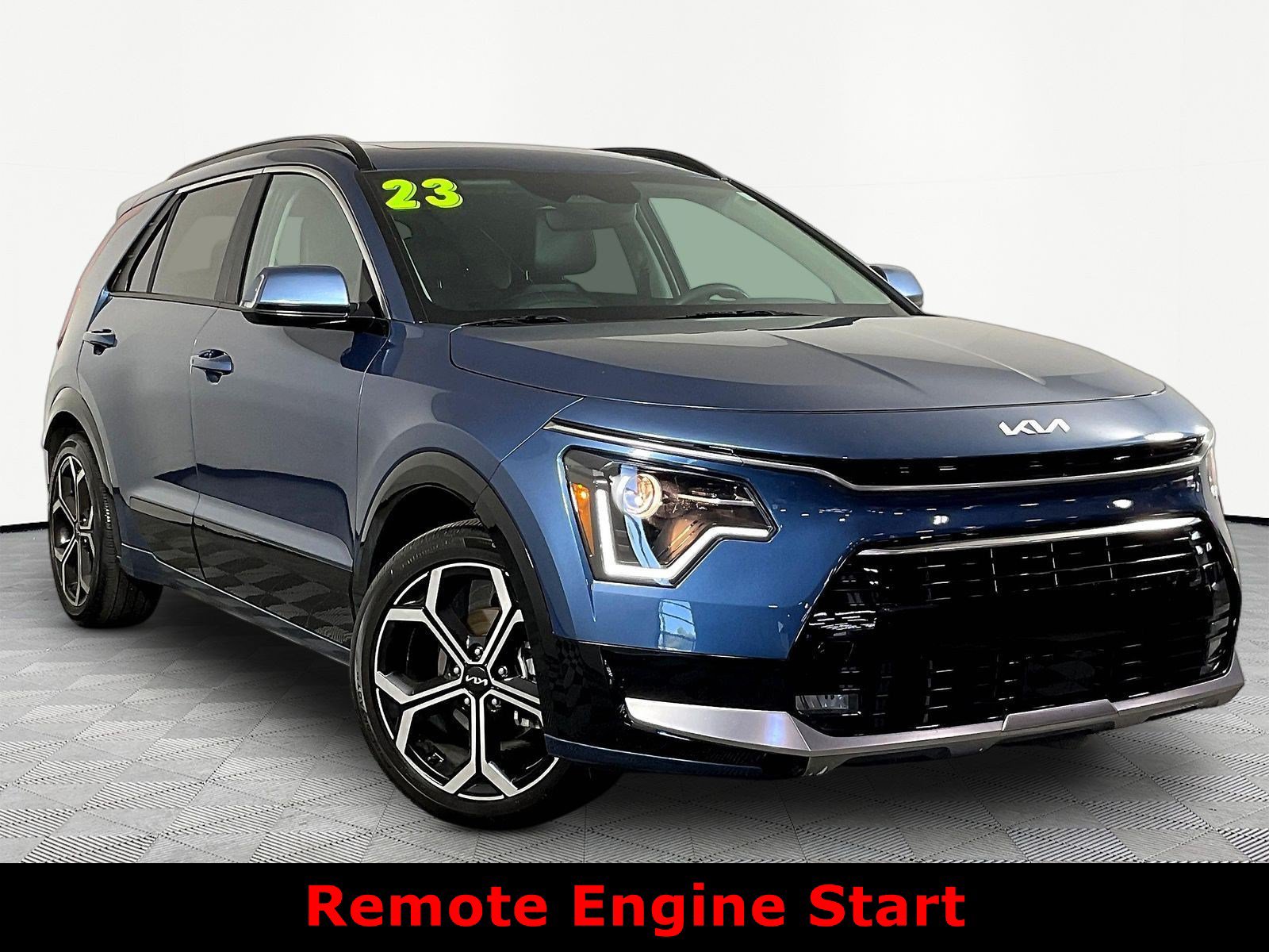 Used 2023 Kia Niro EX Touring FWD image 3