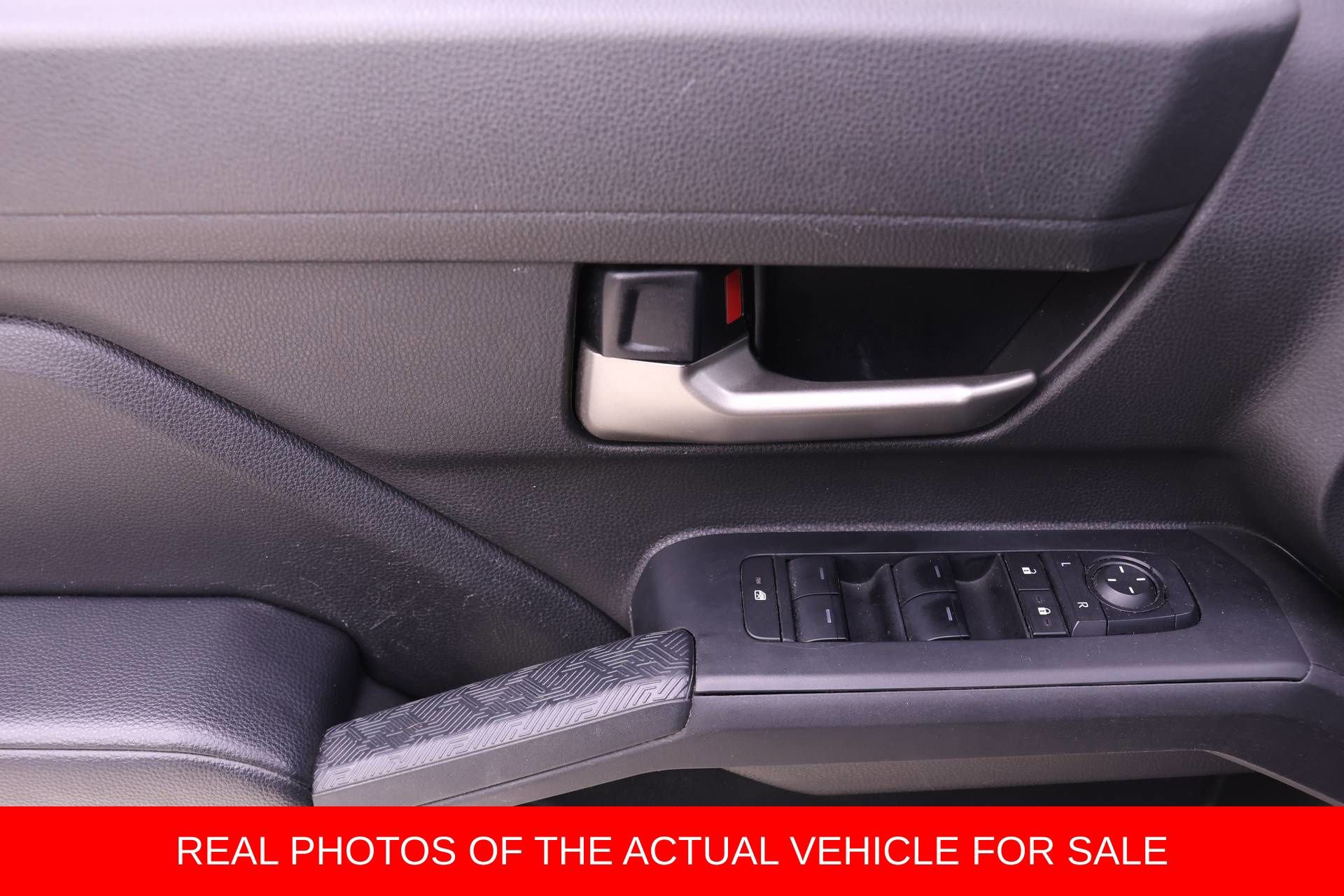 Used 2024 Toyota Tacoma SR5 image 9